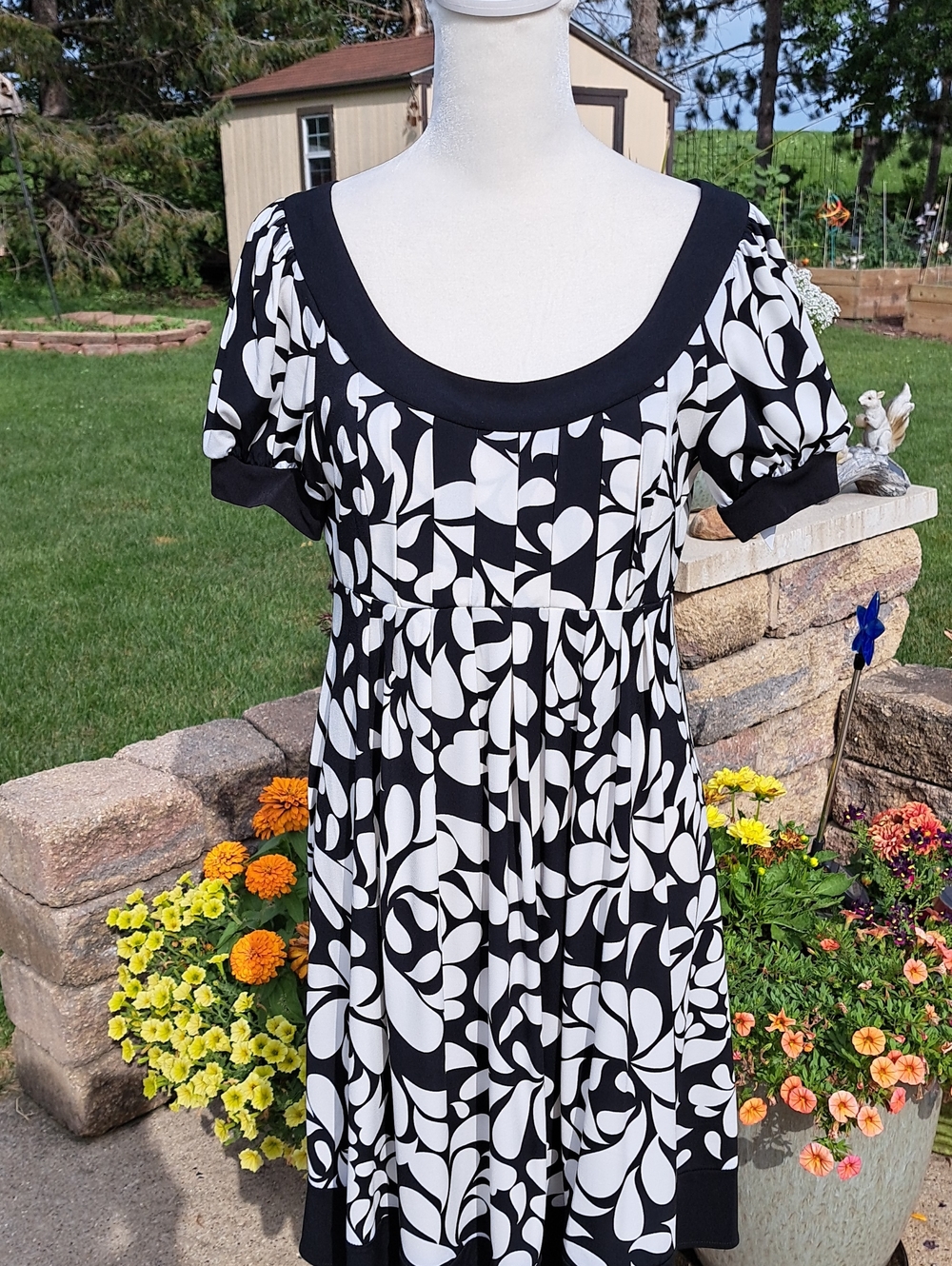 Black & White Scoop Neck Printed Women's Dress